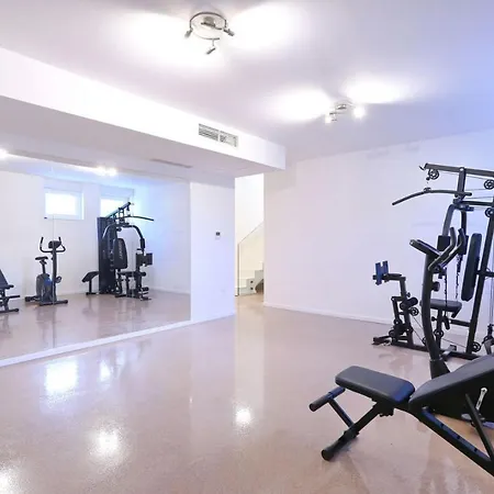 Capan With Private Pool And Sea View וילה