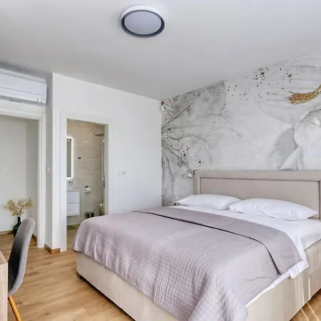 Capan With Private Pool And Sea View וילה