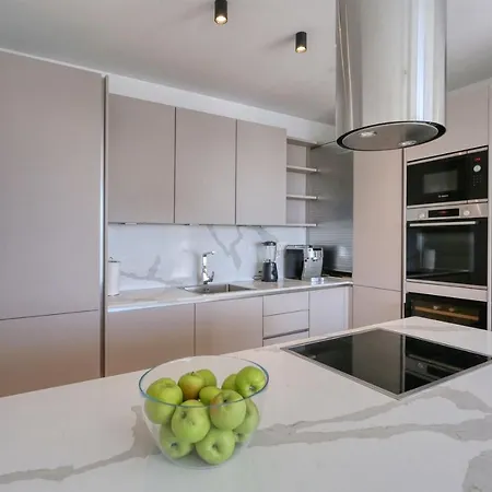 Capan With Private Pool And Sea View וילה