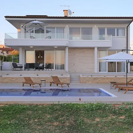 Capan With Private Pool And Sea View Sveti Filip i Jakov
